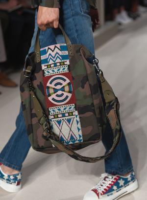 異国の文化をまとったヴァレンティノ風“旅人”【2016春夏メンズ】