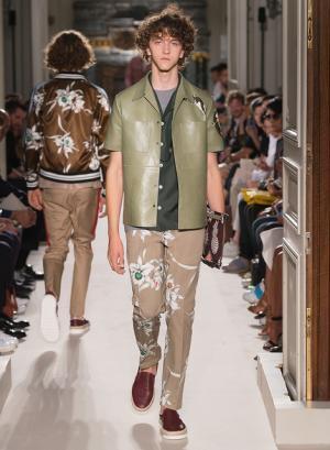 異国の文化をまとったヴァレンティノ風“旅人”【2016春夏メンズ】