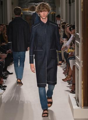 異国の文化をまとったヴァレンティノ風“旅人”【2016春夏メンズ】