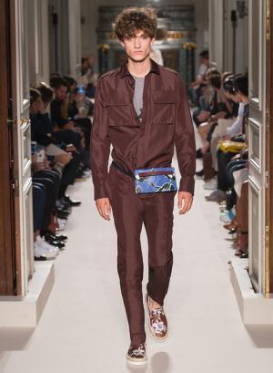 異国の文化をまとったヴァレンティノ風“旅人”【2016春夏メンズ】