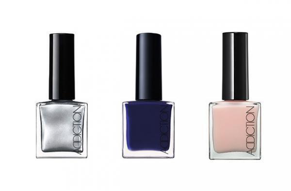 モードな辛口ピンクネイルはメタリックシルバーの輝きがポイント【Today's item】