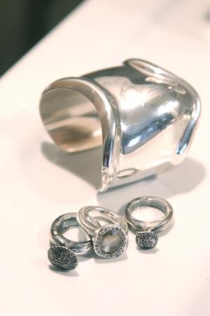 パリのおしゃれマダムのファッションと名言。シニア女性の人生観を捉えたスナップ集