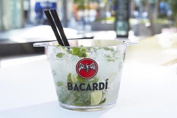 東京ミッドタウンの夏イベントは“ひかり花火”と夕涼み。屋外モヒートカフェも出現