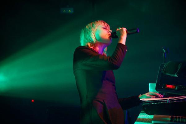 ジョルジオ アルマーニがファッション業界初、「Spotify」と共同開発したライブ映像アプリをローンチ