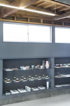 東京・白金からアート、デザイン、工芸、ファッションを発信。KIGI×ブルーストラクト×丸滋製陶の新ショップ