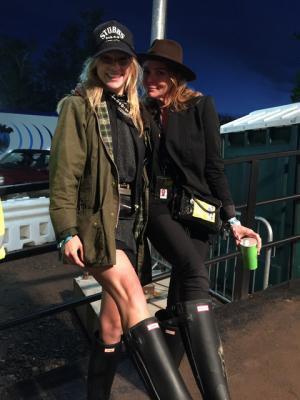 アレクサなど、セレブのフェススタイルに倣うHUNTERブーツの着こなし