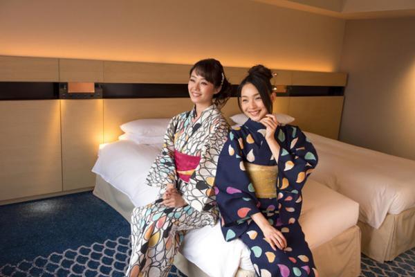 「ツモリチサト」が東京ディズニーリゾート内のヒルトン東京ベイとコラボ、浴衣付き宿泊プラン提供