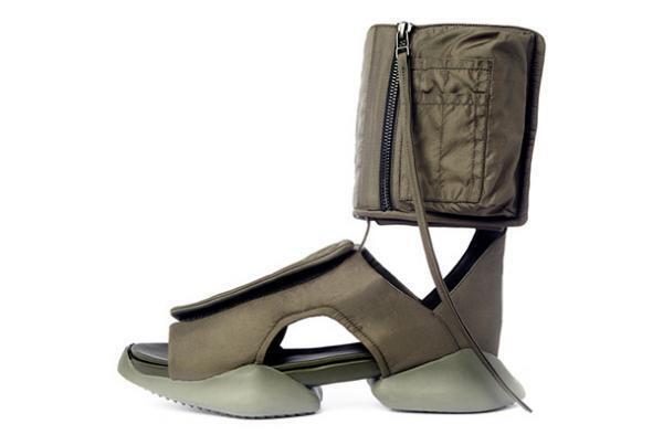 アディダス バイ リック・オウエンス、2016春夏コレクションのテーマはグラディエーターサンダル