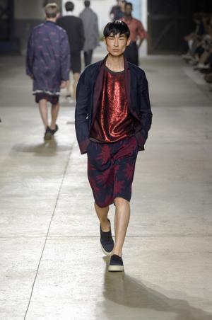 主役はマリリン・モンロー。ドリス ヴァン ノッテンのニューフォークロアスタイル【2016春夏メンズ】