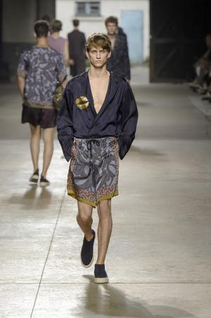 主役はマリリン・モンロー。ドリス ヴァン ノッテンのニューフォークロアスタイル【2016春夏メンズ】