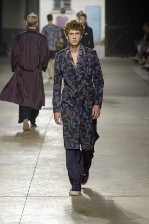 主役はマリリン・モンロー。ドリス ヴァン ノッテンのニューフォークロアスタイル【2016春夏メンズ】