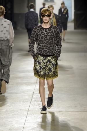 主役はマリリン・モンロー。ドリス ヴァン ノッテンのニューフォークロアスタイル【2016春夏メンズ】