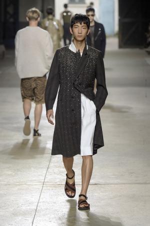 主役はマリリン・モンロー。ドリス ヴァン ノッテンのニューフォークロアスタイル【2016春夏メンズ】