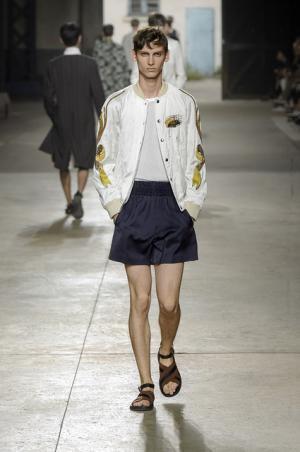 主役はマリリン・モンロー。ドリス ヴァン ノッテンのニューフォークロアスタイル【2016春夏メンズ】