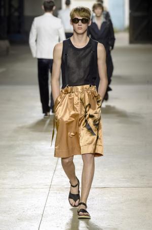 主役はマリリン・モンロー。ドリス ヴァン ノッテンのニューフォークロアスタイル【2016春夏メンズ】