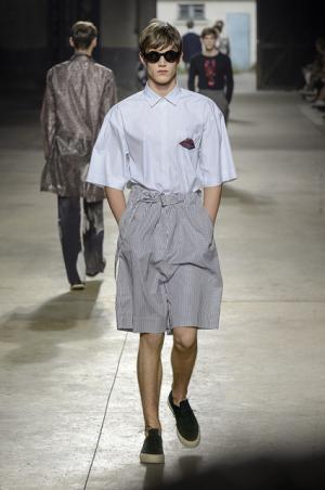 主役はマリリン・モンロー。ドリス ヴァン ノッテンのニューフォークロアスタイル【2016春夏メンズ】