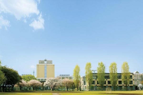 現代ファッションの課題を女子大生が伝える、跡見学園女子大学でリユースファッションショー開催