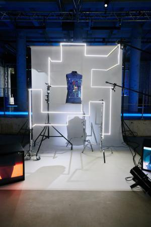 ラコステ×手刺繍工房ルサージュがコラボポロ発表。パリでローンチパーティ開催