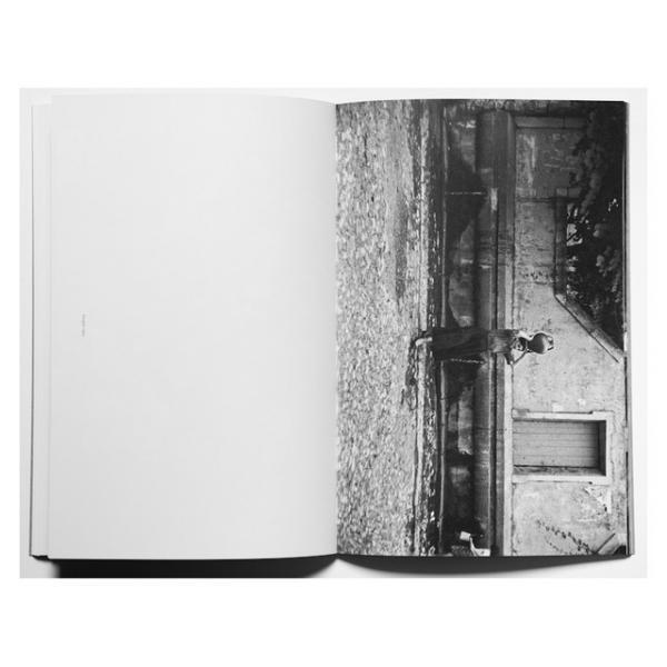 オランダを代表する映像作家が40年に渡り捉えた各国のストリートシーン【ShelfオススメBOOK】