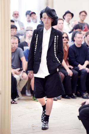 コム デ ギャルソン・オム プリュスの切り刻まれたテーラリング【2016春夏メンズ】