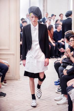 コム デ ギャルソン・オム プリュスの切り刻まれたテーラリング【2016春夏メンズ】