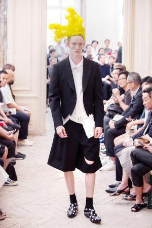 コム デ ギャルソン・オム プリュスの切り刻まれたテーラリング【2016春夏メンズ】