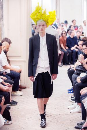 コム デ ギャルソン・オム プリュスの切り刻まれたテーラリング【2016春夏メンズ】