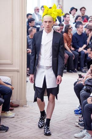 コム デ ギャルソン・オム プリュスの切り刻まれたテーラリング【2016春夏メンズ】