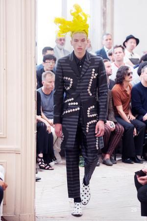 コム デ ギャルソン・オム プリュスの切り刻まれたテーラリング【2016春夏メンズ】