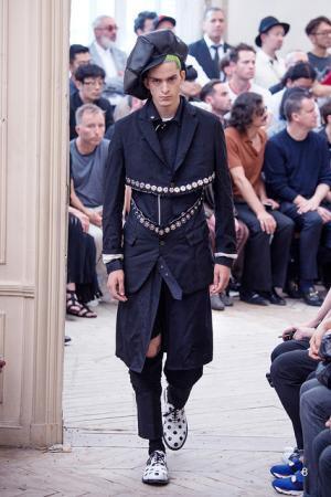 コム デ ギャルソン・オム プリュスの切り刻まれたテーラリング【2016春夏メンズ】