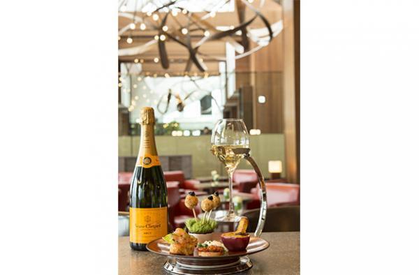 アンダーズ 東京、仏シャンパン「ヴーヴ・クリコ」と夏のコラボメニュー