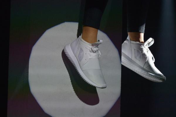 アディダス「チュブラー」最新4モデルを“アスレチックな地下会場”でお披露目