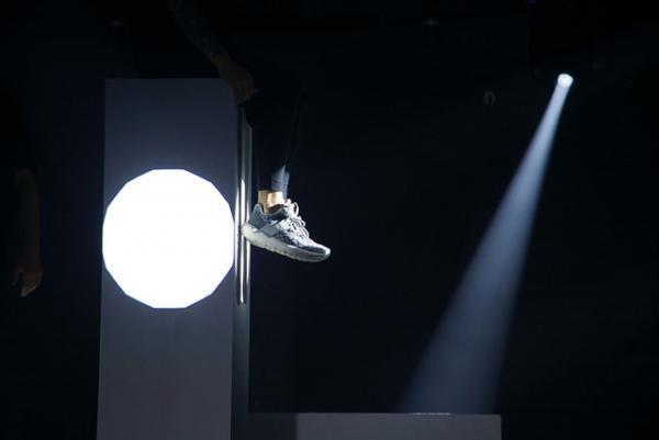 アディダス「チュブラー」最新4モデルを“アスレチックな地下会場”でお披露目