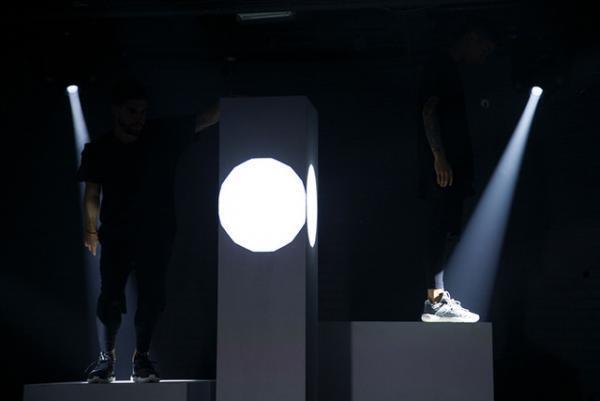 アディダス「チュブラー」最新4モデルを“アスレチックな地下会場”でお披露目