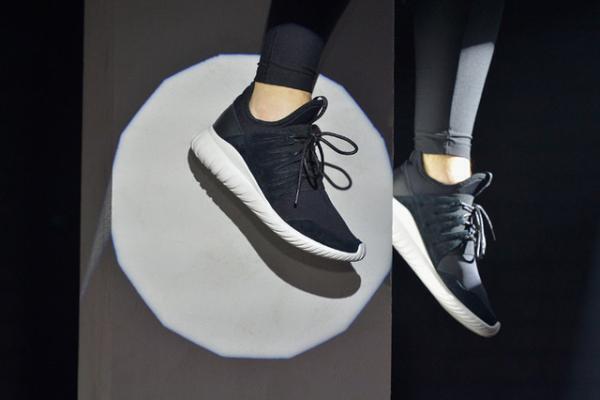 アディダス「チュブラー」最新4モデルを“アスレチックな地下会場”でお披露目