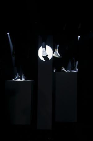 アディダス「チュブラー」最新4モデルを“アスレチックな地下会場”でお披露目