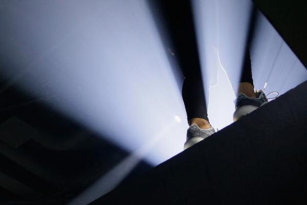 アディダス「チュブラー」最新4モデルを“アスレチックな地下会場”でお披露目