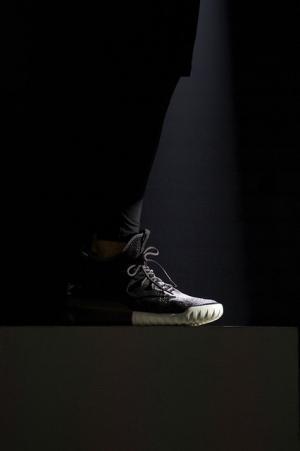 アディダス「チュブラー」最新4モデルを“アスレチックな地下会場”でお披露目