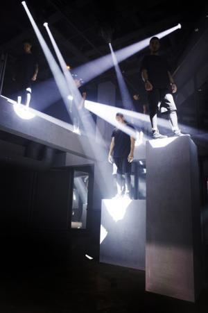 アディダス「チュブラー」最新4モデルを“アスレチックな地下会場”でお披露目