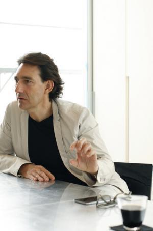 ハイスピードな東京に乗っていく止まらないデザイン。グエナエル・ニコラに聞く、日本のデザインの未来【Interview】3/4