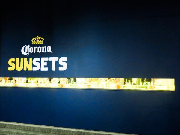 原宿キャットストリートに「コロナ」のリゾートバーが出現