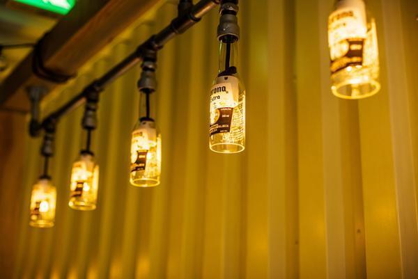 原宿キャットストリートに「コロナ」のリゾートバーが出現