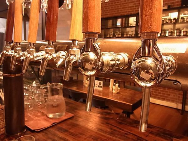 マーチエキュート神田万世橋の夏「ビアアーチ」開催、女子向け限定クラフトビールも登場