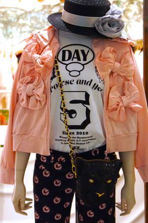 中国発ガーリーファッション誌『little thing』のポップアップショップ、新宿伊勢丹に出現！