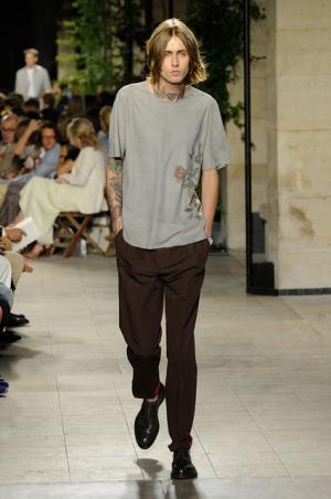 カラーとグラフィカル効果でつくるエルメス流シティスタイル【2016春夏メンズ】