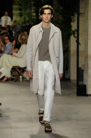 カラーとグラフィカル効果でつくるエルメス流シティスタイル【2016春夏メンズ】