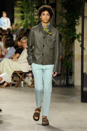 カラーとグラフィカル効果でつくるエルメス流シティスタイル【2016春夏メンズ】