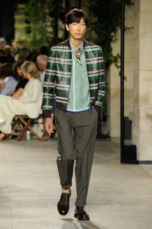 カラーとグラフィカル効果でつくるエルメス流シティスタイル【2016春夏メンズ】