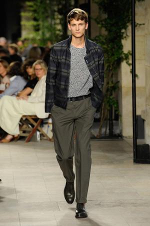 カラーとグラフィカル効果でつくるエルメス流シティスタイル【2016春夏メンズ】