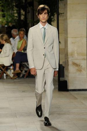 カラーとグラフィカル効果でつくるエルメス流シティスタイル【2016春夏メンズ】